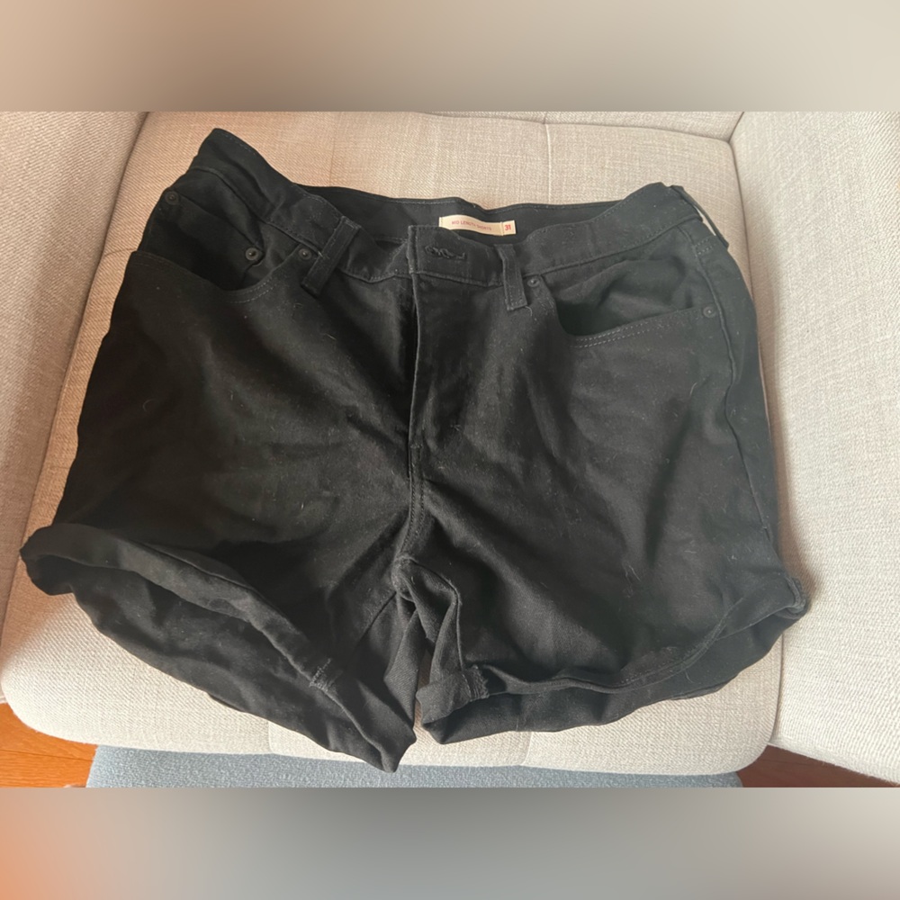 Levis mid length black 31” shorts